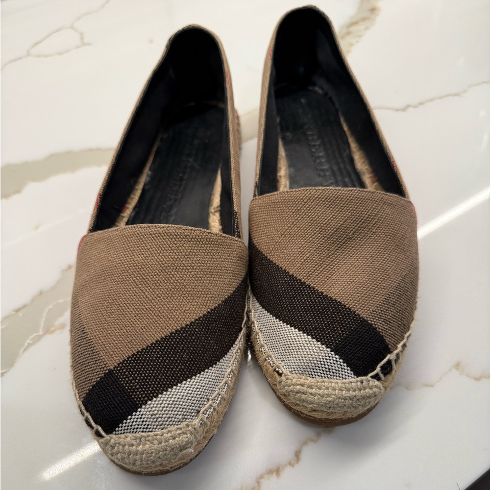 Burberry Tan and Black Espadrilles Chic Design